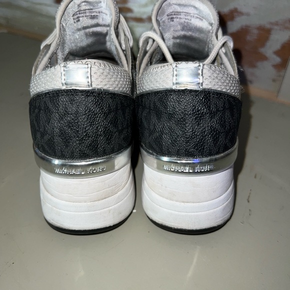 Michael kors tennis shoes/ platform size 5.5 - Picture 2 of 6